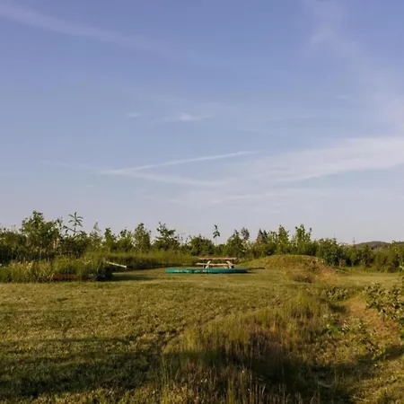 Spacious Near Center Villa *