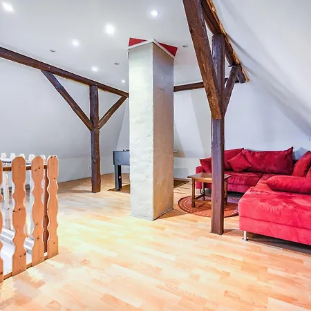 Vila Spacious Near Center *