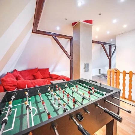 Spacious Near Center Villa *