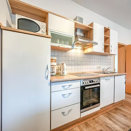 Spacious Near Center Vila Medebach