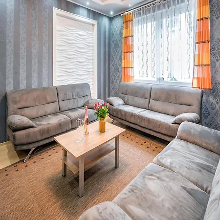 Spacious Near Center *