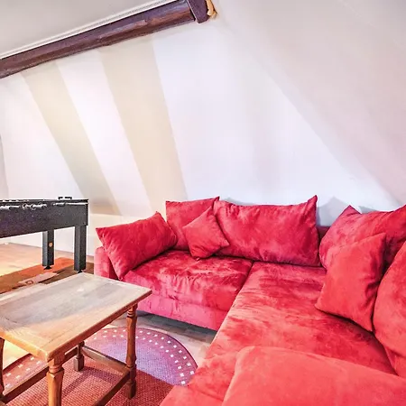 Villa Spacious Near Center