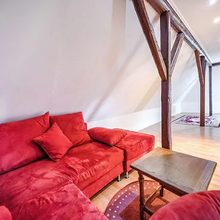 Spacious Near Center Villa *