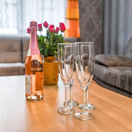 Spacious Near Center Villa