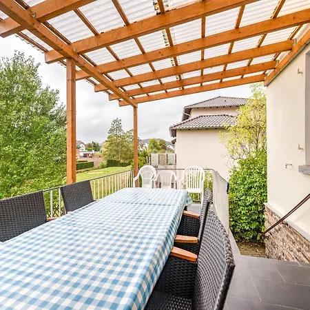 Spacious Near Center Villa *