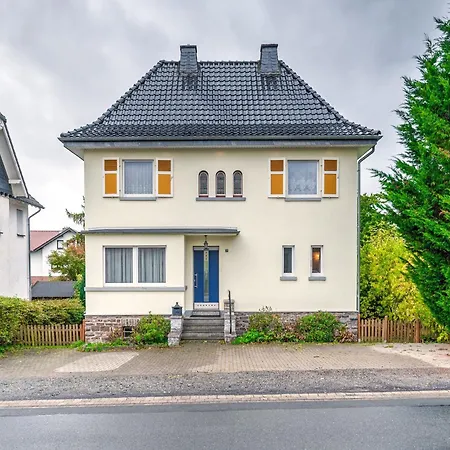 Spacious Near Center Villa