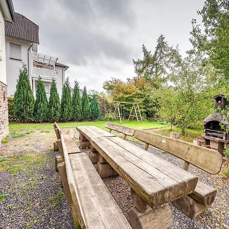 Spacious Near Center * Medebach