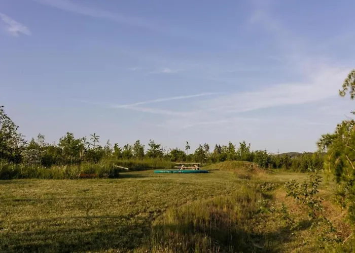 Spacious Near Center Villa *