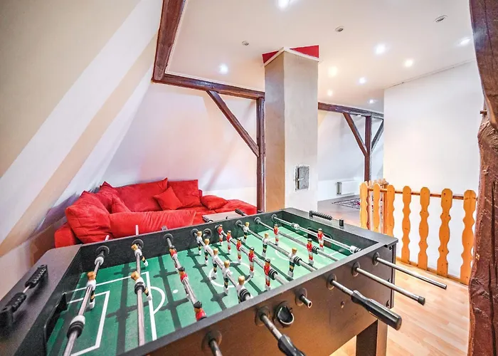 Spacious Near Center Villa *