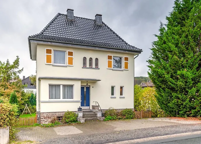 Spacious Near Center Villa Medebach