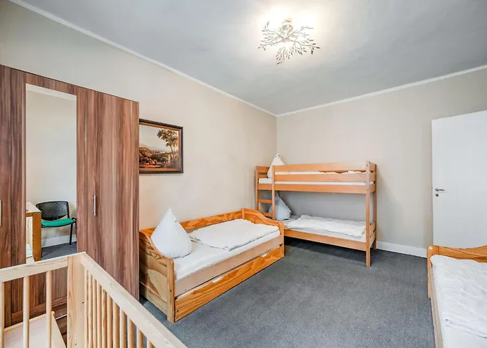 Spacious Near Center Villa