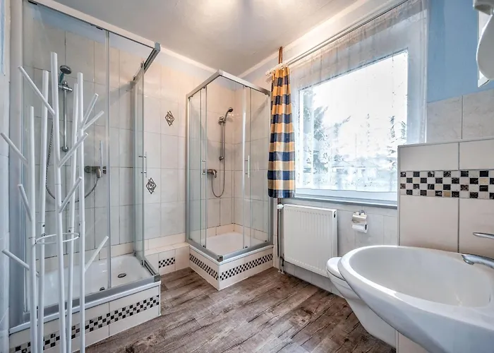 Spacious Near Center Villa *