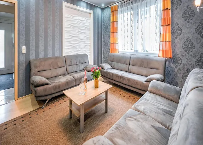 Spacious Near Center *