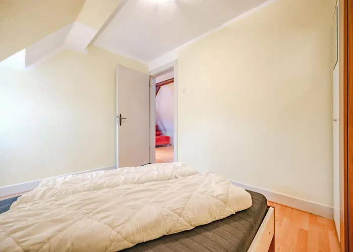 Spacious Near Center * Medebach