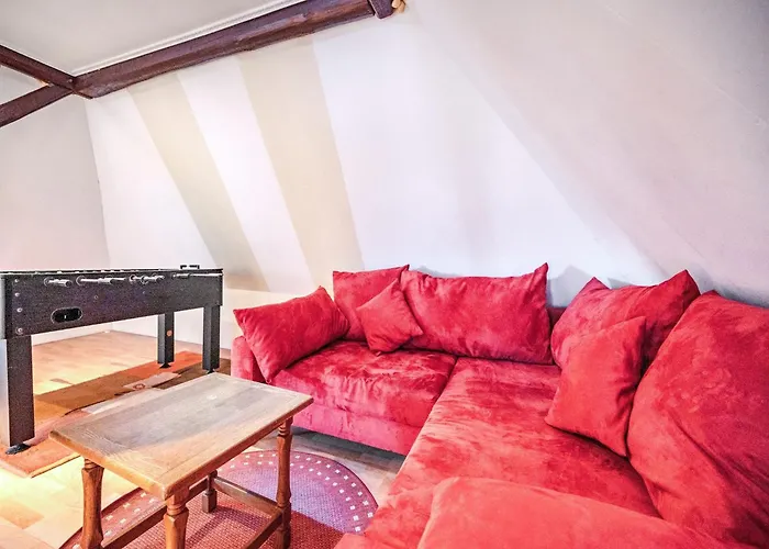 Villa Spacious Near Center