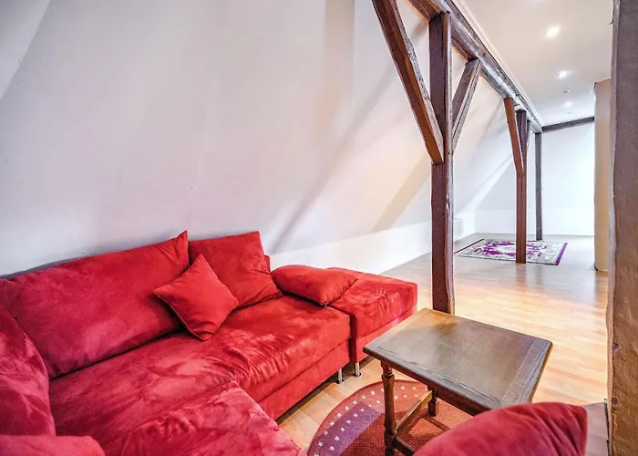 Spacious Near Center Villa *