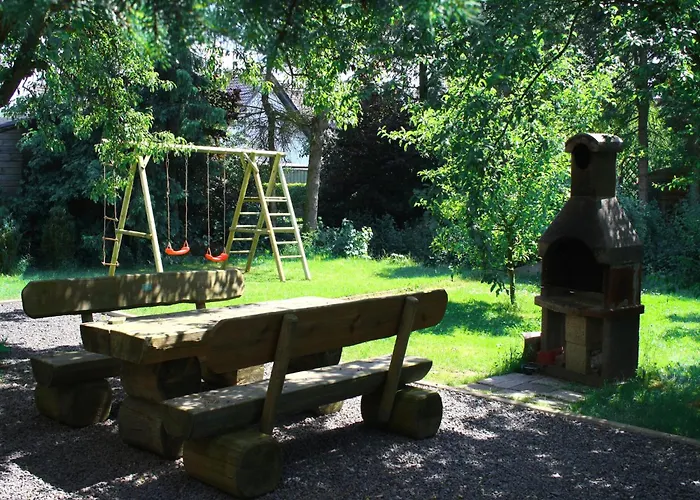 Spacious Near Center Villa *