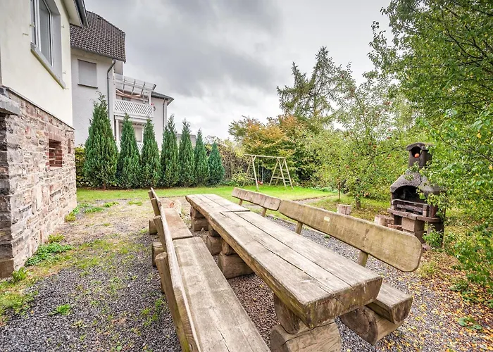 Spacious Near Center * Medebach